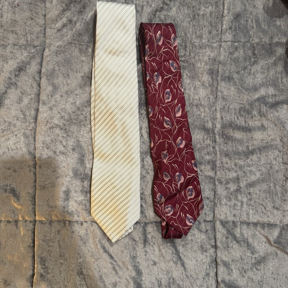 Lot Of 2 Valentino Cravatte Men's Silk Neck Ties Italy Ivory‎ Striped Red Print